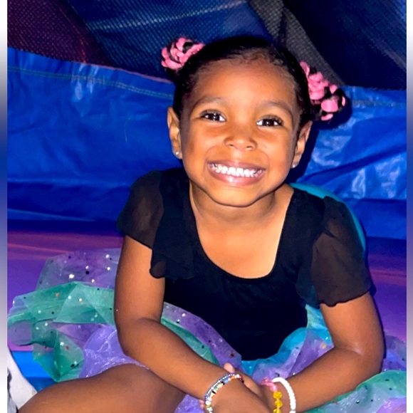 It’s For The Little Divas, jewelry and bags all the accessories you need show!!👛 - Picture 4 of 16